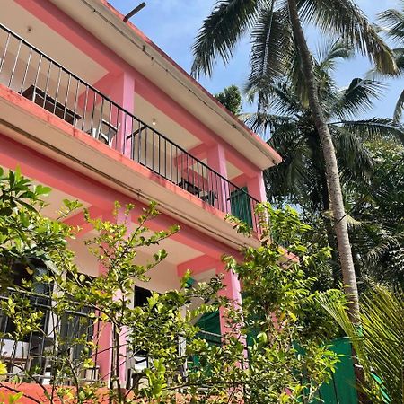 Pogo'S Mountain House - A Part Of The 12 Monks Family Hostel Arambol Exterior photo